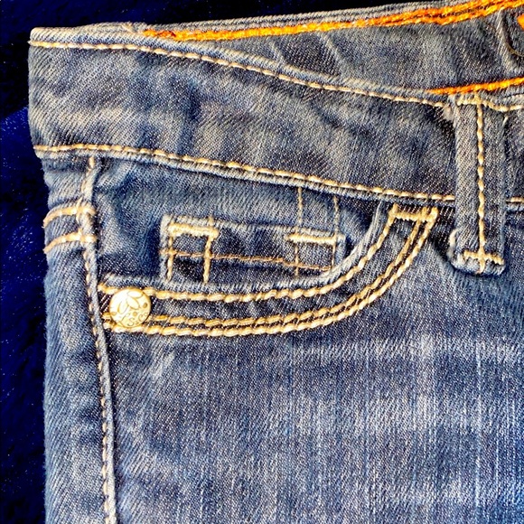 🌟🌟🌟LEVI’s. GIRLS BOOTCUT. 8 SLIM. MEDIUM-DARK WASH - Picture 4 of 6